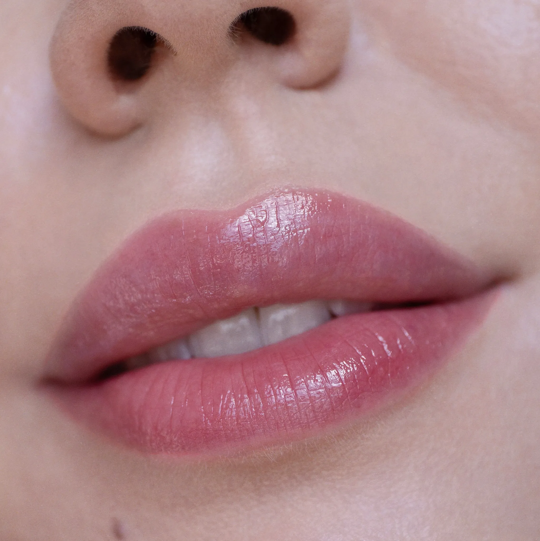 Moisture Lock Glossy Balm